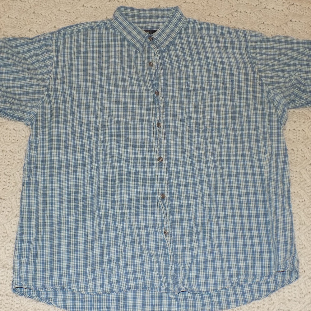 Men's plaid short sleeve dress shirt
